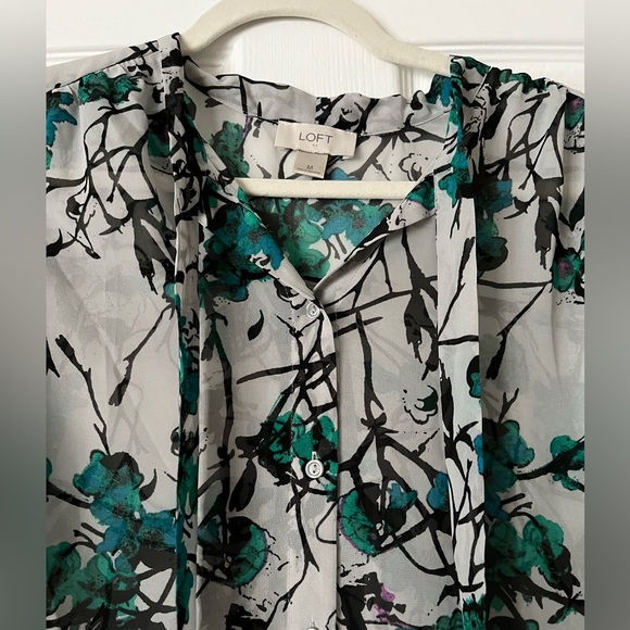 LOFT Sheer Blouse ๐ค Medium - Picture 6 of 7